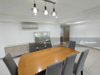 Royal Castle Sukhumvit, Bangkok, Thailand Royal Castle Sukhumvit, Bangkok, Thailand