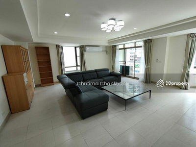 Royal Castle Sukhumvit, Bangkok, Thailand Royal Castle Sukhumvit, Bangkok, Thailand