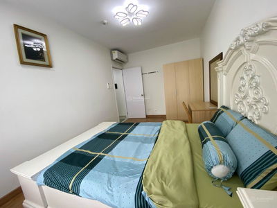 Topaz Twins, Vietnam Topaz Twins, Vietnam