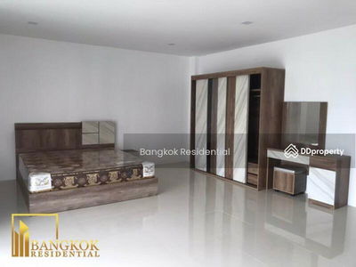 Townhouse in Compound, Bangkok, Thailand Townhouse in Compound, Bangkok, Thailand