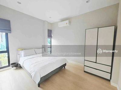 Inthamara 29, Intersection 1, Bangkok, Thailand Inthamara 29, Intersection 1, Bangkok, Thailand