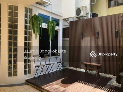 Research Center, Bangkok, Thailand Research Center, Bangkok, Thailand