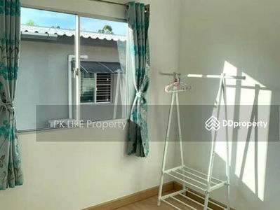 Gehäuse In Ban Ratsada, Thailand Gehäuse In Ban Ratsada, Thailand