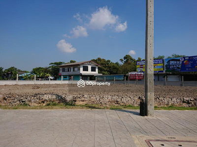 Land for rent already filled Ready to surround with reinforced concrete slabs, corner plot, Bangkok, Thailand Land for rent already filled Ready to surround with reinforced concrete slabs, corner plot, Bangkok, Thailand