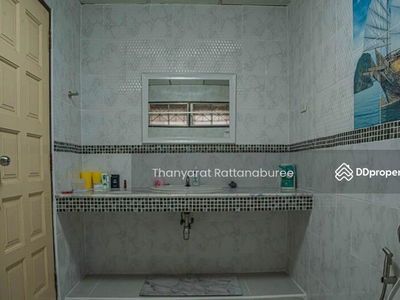 Single house for rent in Punnawithi, Bangkok., Thailand Single house for rent in Punnawithi, Bangkok., Thailand