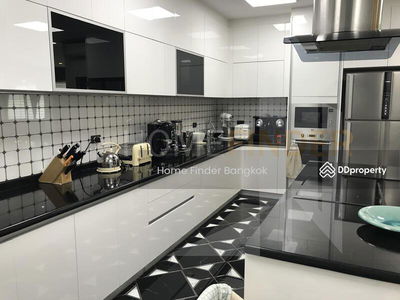 Baan Sathorn Chaopraya, Bangkok, Thailand Baan Sathorn Chaopraya, Bangkok, Thailand