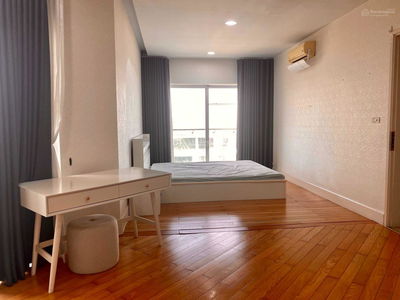 Golden Westlake, Vietnam  Golden Westlake, Vietnam