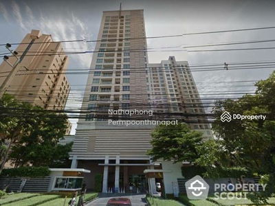 Life @ Ratchada-Suthisan, Bangkok, Thailand Life @ Ratchada-Suthisan, Bangkok, Thailand