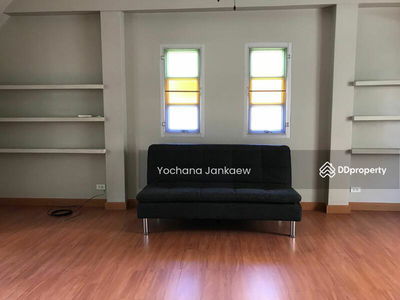 Large 5-Br House near BTS Nana, Bangkok, Thailand Large 5-Br House near BTS Nana, Bangkok, Thailand