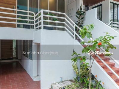 10110, Bangkok, Thailand 10110, Bangkok, Thailand