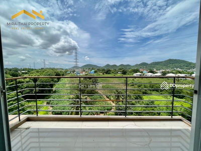 Green Lake Sriracha, Chon Buri, Thailand Green Lake Sriracha, Chon Buri, Thailand