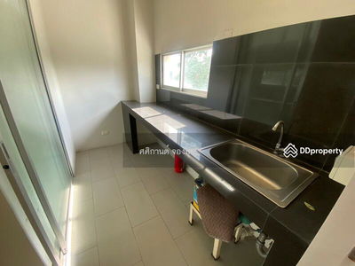 3-story commercial building (Room 111 /37, Bangkok, Thailand 3-story commercial building (Room 111 /37, Bangkok, Thailand