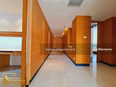 Langsuan Ville, Bangkok, Thailand Langsuan Ville, Bangkok, Thailand