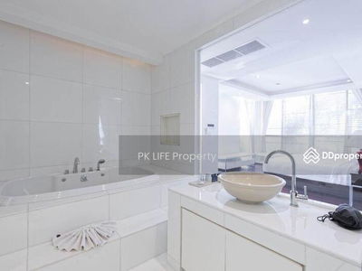 Housing in Ban Ratsada, Thailand Housing in Ban Ratsada, Thailand