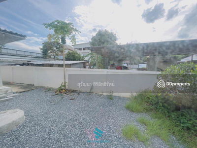 Single house with warehouse, Chokchai 4, Sena, near Liap Expressway, Bangkok, Thailand Single house with warehouse, Chokchai 4, Sena, near Liap Expressway, Bangkok, Thailand