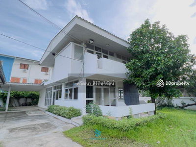 Single house with warehouse, Chokchai 4, Sena, near Liap Expressway, Bangkok, Thailand Single house with warehouse, Chokchai 4, Sena, near Liap Expressway, Bangkok, Thailand