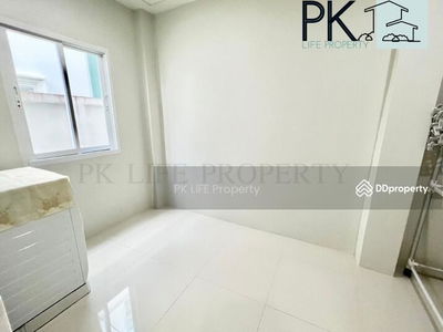 Gehäuse In Ban Ratsada, Thailand Gehäuse In Ban Ratsada, Thailand