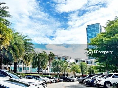 Terminal 21, New Sathorn International (2 km.), Bangkok University, Khlong Toei (4.5 km.), Bangkok, Thailand Terminal 21, New Sathorn International (2 km.), Bangkok University, Khlong Toei (4.5 km.), Bangkok, Thailand