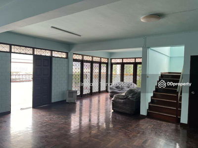 House next to BTS Phahonyothin 59, Bangkok, Thailand House next to BTS Phahonyothin 59, Bangkok, Thailand