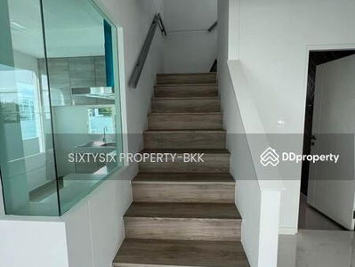 Siwalee Srinagarindra - Rom Klao, Bangkok, Thailand Siwalee Srinagarindra - Rom Klao, Bangkok, Thailand