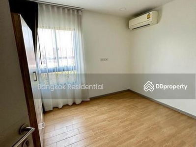 Townhouse in Compound, Bangkok, Thailand Townhouse in Compound, Bangkok, Thailand