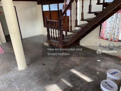 Wat Dan Samrong, Samut Prakan, Thailand Wat Dan Samrong, Samut Prakan, Thailand