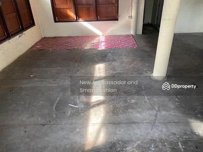 Wat Dan Samrong, Samut Prakan, Thailand Wat Dan Samrong, Samut Prakan, Thailand