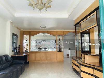 Single house for rent on Seri Thai Road. Arena Garden Village, 250 sq m., opposite Navathani University, Sahakorn University, near Seri Thai Road 80 meters, Bangkok, Thailand Single house for rent on Seri Thai Road. Arena Garden Village, 250 sq m., opposite Navathani University, Sahakorn University, near Seri Thai Road 80 meters, Bangkok, Thailand