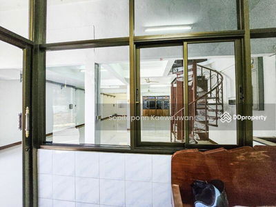 10110, Bangkok, Thailand 10110, Bangkok, Thailand