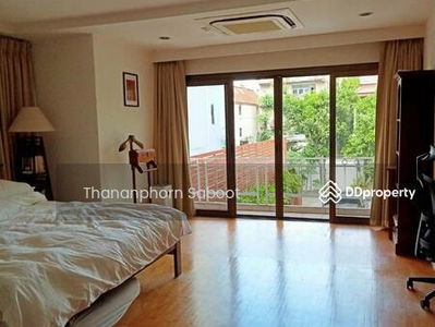 Spacious 5-Bedroom House, Bangkok, Thailand Spacious 5-Bedroom House, Bangkok, Thailand