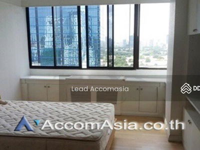 Lake Avenue Sukhumvit 16, Bangkok, Thailand Lake Avenue Sukhumvit 16, Bangkok, Thailand