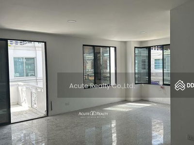 3-story semi-detached house, Town in Town, Bangkok, Thailand 3-story semi-detached house, Town in Town, Bangkok, Thailand