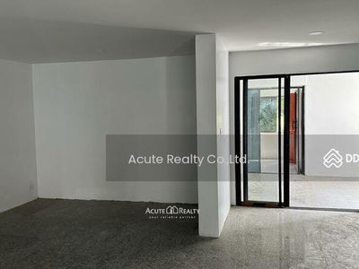 3-story semi-detached house, Town in Town, Bangkok, Thailand 3-story semi-detached house, Town in Town, Bangkok, Thailand