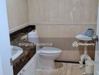 Royal River Place, Bangkok, Thailand Royal River Place, Bangkok, Thailand