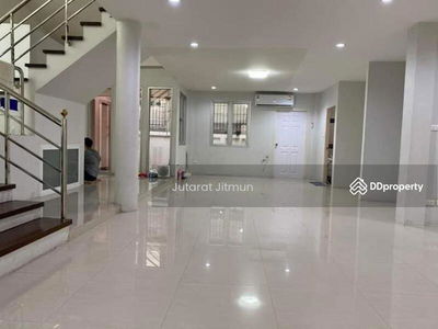 Arena Garden On Nut 44, Bangkok, Thailand Arena Garden On Nut 44, Bangkok, Thailand