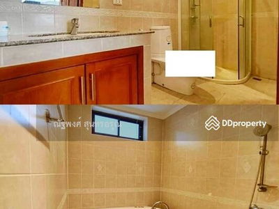 Dongtan Beach, Jomtien Beach, 4 Region Floating Market (2 km.), Chon Buri, Thailand Dongtan Beach, Jomtien Beach, 4 Region Floating Market (2 km.), Chon Buri, Thailand