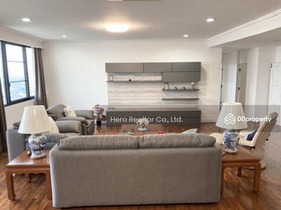 Royal River Place, Bangkok, Thailand Royal River Place, Bangkok, Thailand