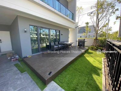 Single house in Bangna, Samut Prakan, Thailand Single house in Bangna, Samut Prakan, Thailand