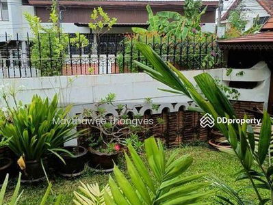 Large 5-Bedroom House, Bangkok, Thailand Large 5-Bedroom House, Bangkok, Thailand