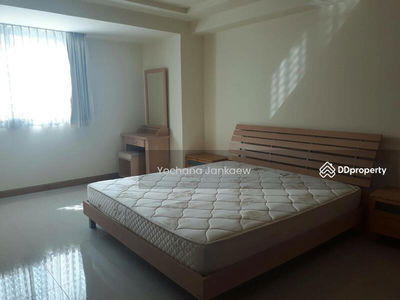 Royal Castle Sukhumvit, Bangkok, Thailand Royal Castle Sukhumvit, Bangkok, Thailand