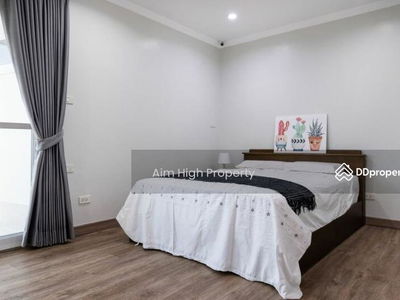 Fifty Fifth Tower, Bangkok, Thailand Fifty Fifth Tower, Bangkok, Thailand