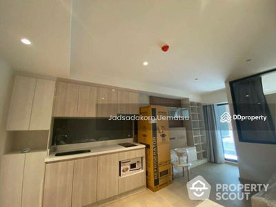 Runesu Thonglor 5, Bangkok, Thailand Runesu Thonglor 5, Bangkok, Thailand