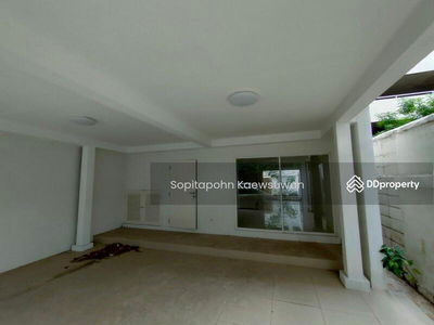 10110, Bangkok, Thailand 10110, Bangkok, Thailand