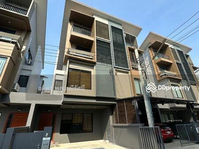 House Clover Ratchaphruek-Chaengwattana, Nonthaburi, Thailand House Clover Ratchaphruek-Chaengwattana, Nonthaburi, Thailand