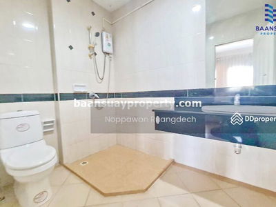 Kaset-Nawamin Road, near Nawamin City Avenue, Bangkok, Thailand Kaset-Nawamin Road, near Nawamin City Avenue, Bangkok, Thailand