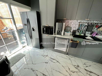 Pleno Rattanathibet - Bang Yai, behind the corner, very fully decorated. There is a guest house. With Jacuzzi tub, Nonthaburi, Thailand Pleno Rattanathibet - Bang Yai, behind the corner, very fully decorated. There is a guest house. With Jacuzzi tub, Nonthaburi, Thailand