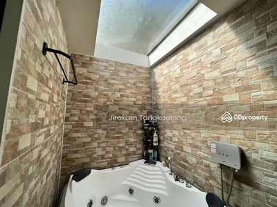 Pleno Rattanathibet - Bang Yai, behind the corner, very fully decorated. There is a guest house. With Jacuzzi tub, Nonthaburi, Thailand Pleno Rattanathibet - Bang Yai, behind the corner, very fully decorated. There is a guest house. With Jacuzzi tub, Nonthaburi, Thailand