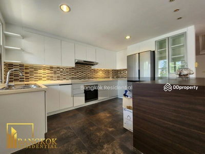 Townhouse in Secure Compound, Bangkok, Thailand Townhouse in Secure Compound, Bangkok, Thailand