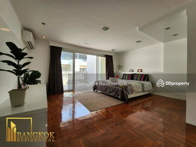 Townhouse in Secure Compound, Bangkok, Thailand Townhouse in Secure Compound, Bangkok, Thailand