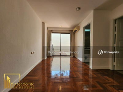 Townhouse in Secure Compound, Bangkok, Thailand Townhouse in Secure Compound, Bangkok, Thailand